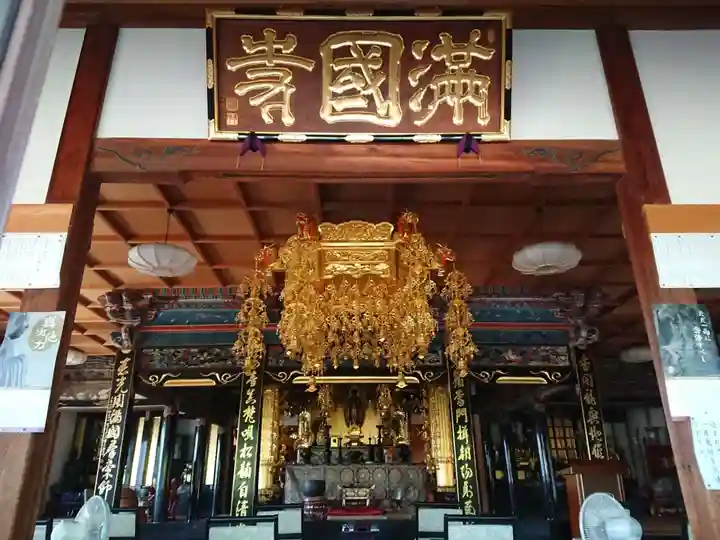 満国寺の本殿・本堂