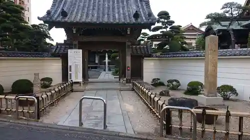 円蔵寺の山門・神門