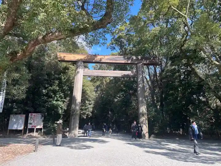 熱田神宮の{uncategorized: "未分類", other: "その他", undefined: "問題あり", building: "その他建物", grave: "お墓", sacred_gate: "鳥居", guardian: "狛犬", statue: "像", buddha: "仏像", history: "歴史", nature: "自然", garden: "庭園", animal: "動物", pagoda: "塔", temizu: "手水舎", mountain_gate: "山門・神門", sanctuary: "本殿・本堂", subordinate: "末社・摂社", art: "芸術", scenery: "景色", jizo: "地蔵", ema: "絵馬", goshuin: "御朱印", omikuji: "おみくじ", items: "授与品その他", amulet: "お守り", goshuincho: "御朱印帳", eats: "食事", festival: "お祭り", votive_dance: "神楽", shichigosan: "七五三参", wedding: "結婚式", experience: "体験その他", initially: "初詣", around: "周辺", anti_infection: "感染症対策"}