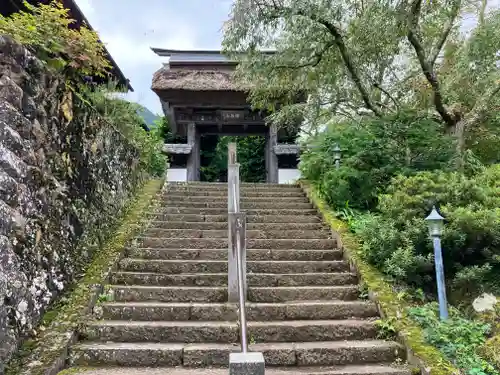 前山寺の山門