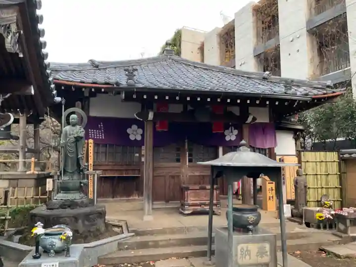 新井薬師(梅照院)の本殿・本堂