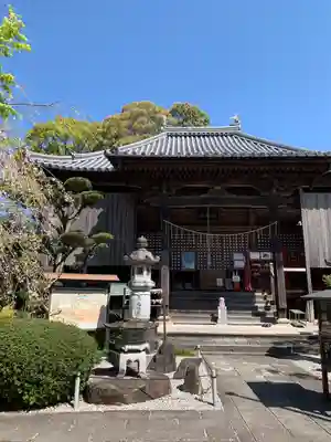 石薬師寺の本殿・本堂