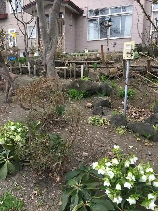 虻田神社の庭園