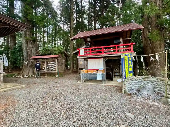 坪沼八幡神社の{uncategorized: "未分類", other: "その他", undefined: "問題あり", building: "その他建物", grave: "お墓", sacred_gate: "鳥居", guardian: "狛犬", statue: "像", buddha: "仏像", history: "歴史", nature: "自然", garden: "庭園", animal: "動物", pagoda: "塔", temizu: "手水舎", mountain_gate: "山門・神門", sanctuary: "本殿・本堂", subordinate: "末社・摂社", art: "芸術", scenery: "景色", jizo: "地蔵", ema: "絵馬", goshuin: "御朱印", omikuji: "おみくじ", items: "授与品その他", amulet: "お守り", goshuincho: "御朱印帳", eats: "食事", festival: "お祭り", votive_dance: "神楽", shichigosan: "七五三参", wedding: "結婚式", experience: "体験その他", initially: "初詣", around: "周辺", anti_infection: "感染症対策"}