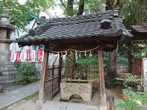 神明社の手水舎