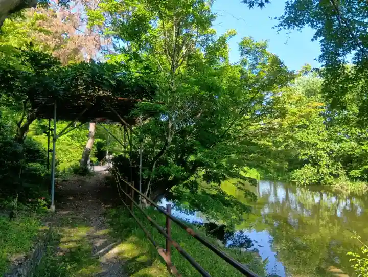 龍神神社の{uncategorized: "未分類", other: "その他", undefined: "問題あり", building: "その他建物", grave: "お墓", sacred_gate: "鳥居", guardian: "狛犬", statue: "像", buddha: "仏像", history: "歴史", nature: "自然", garden: "庭園", animal: "動物", pagoda: "塔", temizu: "手水舎", mountain_gate: "山門・神門", sanctuary: "本殿・本堂", subordinate: "末社・摂社", art: "芸術", scenery: "景色", jizo: "地蔵", ema: "絵馬", goshuin: "御朱印", omikuji: "おみくじ", items: "授与品その他", amulet: "お守り", goshuincho: "御朱印帳", eats: "食事", festival: "お祭り", votive_dance: "神楽", shichigosan: "七五三参", wedding: "結婚式", experience: "体験その他", initially: "初詣", around: "周辺", anti_infection: "感染症対策"}