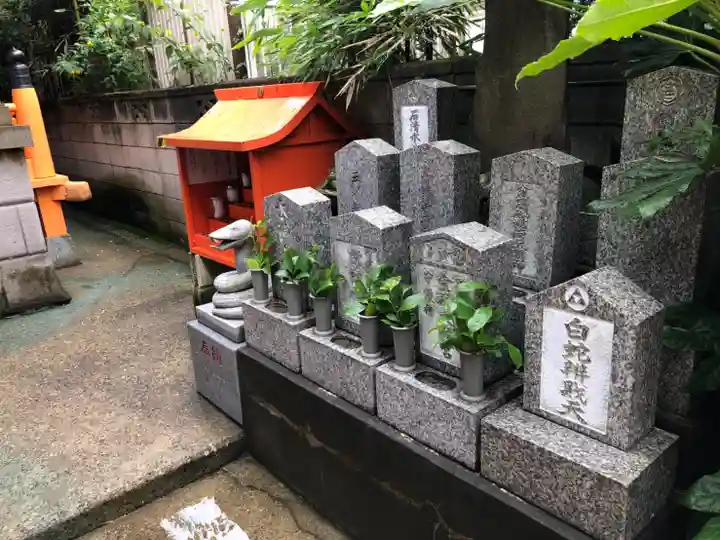 豊受稲荷本宮の末社・摂社