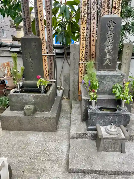 信行寺の{uncategorized: "未分類", other: "その他", undefined: "問題あり", building: "その他建物", grave: "お墓", sacred_gate: "鳥居", guardian: "狛犬", statue: "像", buddha: "仏像", history: "歴史", nature: "自然", garden: "庭園", animal: "動物", pagoda: "塔", temizu: "手水舎", mountain_gate: "山門・神門", sanctuary: "本殿・本堂", subordinate: "末社・摂社", art: "芸術", scenery: "景色", jizo: "地蔵", ema: "絵馬", goshuin: "御朱印", omikuji: "おみくじ", items: "授与品その他", amulet: "お守り", goshuincho: "御朱印帳", eats: "食事", festival: "お祭り", votive_dance: "神楽", shichigosan: "七五三参", wedding: "結婚式", experience: "体験その他", initially: "初詣", around: "周辺", anti_infection: "感染症対策"}