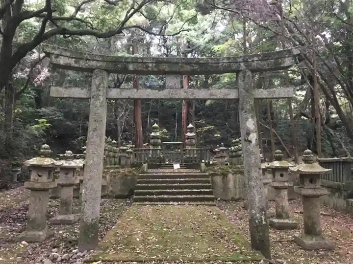 大照院の鳥居