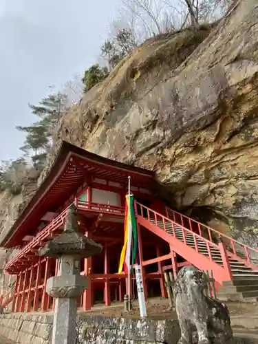 達谷西光寺の本殿