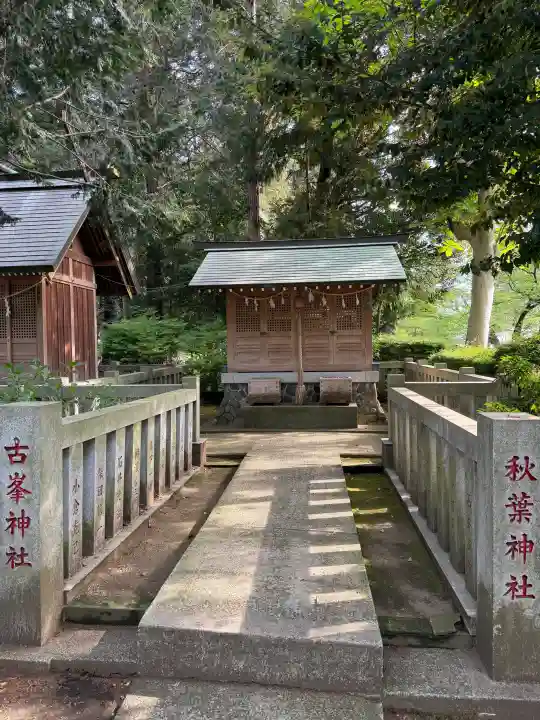 諏訪神社の{uncategorized: "未分類", other: "その他", undefined: "問題あり", building: "その他建物", grave: "お墓", sacred_gate: "鳥居", guardian: "狛犬", statue: "像", buddha: "仏像", history: "歴史", nature: "自然", garden: "庭園", animal: "動物", pagoda: "塔", temizu: "手水舎", mountain_gate: "山門・神門", sanctuary: "本殿・本堂", subordinate: "末社・摂社", art: "芸術", scenery: "景色", jizo: "地蔵", ema: "絵馬", goshuin: "御朱印", omikuji: "おみくじ", items: "授与品その他", amulet: "お守り", goshuincho: "御朱印帳", eats: "食事", festival: "お祭り", votive_dance: "神楽", shichigosan: "七五三参", wedding: "結婚式", experience: "体験その他", initially: "初詣", around: "周辺", anti_infection: "感染症対策"}