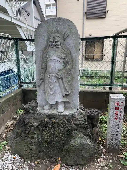 子神社の像