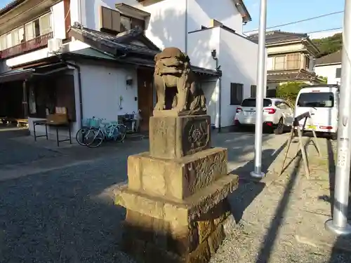 鴨居八幡神社の狛犬