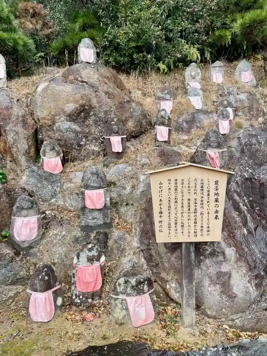 愛染明王堂の{uncategorized: "未分類", other: "その他", undefined: "問題あり", building: "その他建物", grave: "お墓", sacred_gate: "鳥居", guardian: "狛犬", statue: "像", buddha: "仏像", history: "歴史", nature: "自然", garden: "庭園", animal: "動物", pagoda: "塔", temizu: "手水舎", mountain_gate: "山門・神門", sanctuary: "本殿・本堂", subordinate: "末社・摂社", art: "芸術", scenery: "景色", jizo: "地蔵", ema: "絵馬", goshuin: "御朱印", omikuji: "おみくじ", items: "授与品その他", amulet: "お守り", goshuincho: "御朱印帳", eats: "食事", festival: "お祭り", votive_dance: "神楽", shichigosan: "七五三参", wedding: "結婚式", experience: "体験その他", initially: "初詣", around: "周辺", anti_infection: "感染症対策"}