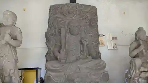 滝の不動尊の仏像