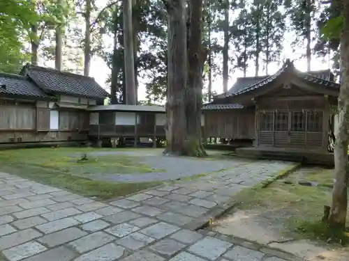 雄山神社中宮祈願殿のその他建物
