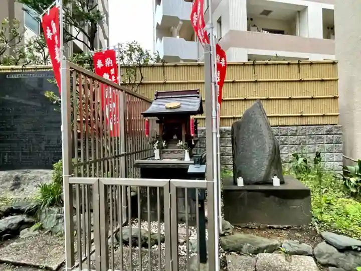 妻戀神社の末社・摂社