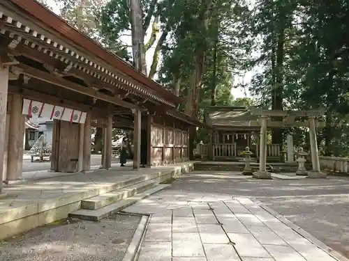 白山比咩神社の山門・神門