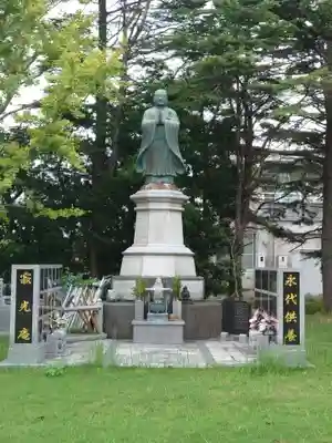法華寺の像