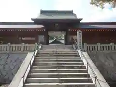 岡田神社の山門