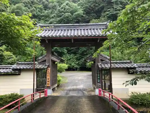 金剛院の山門