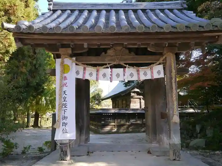 與止日女神社の山門・神門