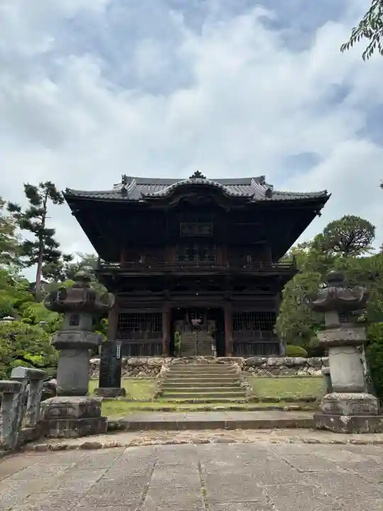 聖天院の{uncategorized: "未分類", other: "その他", undefined: "問題あり", building: "その他建物", grave: "お墓", sacred_gate: "鳥居", guardian: "狛犬", statue: "像", buddha: "仏像", history: "歴史", nature: "自然", garden: "庭園", animal: "動物", pagoda: "塔", temizu: "手水舎", mountain_gate: "山門・神門", sanctuary: "本殿・本堂", subordinate: "末社・摂社", art: "芸術", scenery: "景色", jizo: "地蔵", ema: "絵馬", goshuin: "御朱印", omikuji: "おみくじ", items: "授与品その他", amulet: "お守り", goshuincho: "御朱印帳", eats: "食事", festival: "お祭り", votive_dance: "神楽", shichigosan: "七五三参", wedding: "結婚式", experience: "体験その他", initially: "初詣", around: "周辺", anti_infection: "感染症対策"}