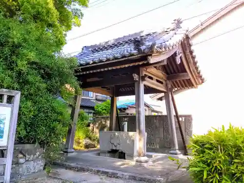 白山社の手水舎