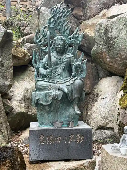 安養寺の{uncategorized: "未分類", other: "その他", undefined: "問題あり", building: "その他建物", grave: "お墓", sacred_gate: "鳥居", guardian: "狛犬", statue: "像", buddha: "仏像", history: "歴史", nature: "自然", garden: "庭園", animal: "動物", pagoda: "塔", temizu: "手水舎", mountain_gate: "山門・神門", sanctuary: "本殿・本堂", subordinate: "末社・摂社", art: "芸術", scenery: "景色", jizo: "地蔵", ema: "絵馬", goshuin: "御朱印", omikuji: "おみくじ", items: "授与品その他", amulet: "お守り", goshuincho: "御朱印帳", eats: "食事", festival: "お祭り", votive_dance: "神楽", shichigosan: "七五三参", wedding: "結婚式", experience: "体験その他", initially: "初詣", around: "周辺", anti_infection: "感染症対策"}