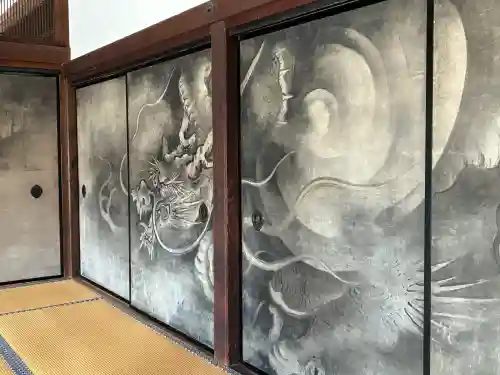 建仁寺（建仁禅寺）の{uncategorized: "未分類", other: "その他", undefined: "問題あり", building: "その他建物", grave: "お墓", sacred_gate: "鳥居", guardian: "狛犬", statue: "像", buddha: "仏像", history: "歴史", nature: "自然", garden: "庭園", animal: "動物", pagoda: "塔", temizu: "手水舎", mountain_gate: "山門・神門", sanctuary: "本殿・本堂", subordinate: "末社・摂社", art: "芸術", scenery: "景色", jizo: "地蔵", ema: "絵馬", goshuin: "御朱印", omikuji: "おみくじ", items: "授与品その他", amulet: "お守り", goshuincho: "御朱印帳", eats: "食事", festival: "お祭り", votive_dance: "神楽", shichigosan: "七五三参", wedding: "結婚式", experience: "体験その他", initially: "初詣", around: "周辺", anti_infection: "感染症対策"}