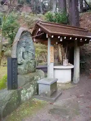 岩角山 岩角寺の手水舎