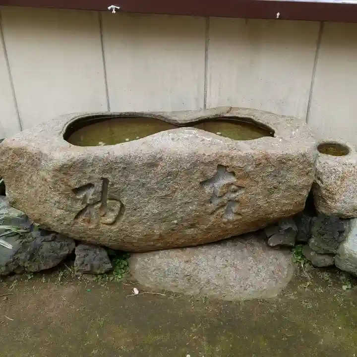 稲荷神社の手水舎