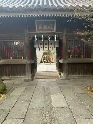 鳥飼八幡宮の{uncategorized: "未分類", other: "その他", undefined: "問題あり", building: "その他建物", grave: "お墓", sacred_gate: "鳥居", guardian: "狛犬", statue: "像", buddha: "仏像", history: "歴史", nature: "自然", garden: "庭園", animal: "動物", pagoda: "塔", temizu: "手水舎", mountain_gate: "山門・神門", sanctuary: "本殿・本堂", subordinate: "末社・摂社", art: "芸術", scenery: "景色", jizo: "地蔵", ema: "絵馬", goshuin: "御朱印", omikuji: "おみくじ", items: "授与品その他", amulet: "お守り", goshuincho: "御朱印帳", eats: "食事", festival: "お祭り", votive_dance: "神楽", shichigosan: "七五三参", wedding: "結婚式", experience: "体験その他", initially: "初詣", around: "周辺", anti_infection: "感染症対策"}