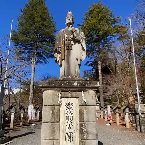 南湖神社の像