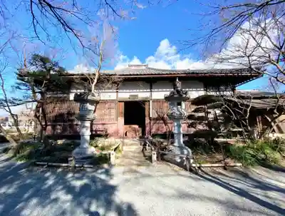 龍真寺の本殿・本堂