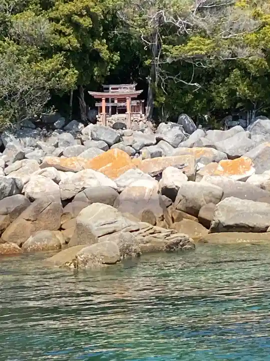 厳島神社の{uncategorized: "未分類", other: "その他", undefined: "問題あり", building: "その他建物", grave: "お墓", sacred_gate: "鳥居", guardian: "狛犬", statue: "像", buddha: "仏像", history: "歴史", nature: "自然", garden: "庭園", animal: "動物", pagoda: "塔", temizu: "手水舎", mountain_gate: "山門・神門", sanctuary: "本殿・本堂", subordinate: "末社・摂社", art: "芸術", scenery: "景色", jizo: "地蔵", ema: "絵馬", goshuin: "御朱印", omikuji: "おみくじ", items: "授与品その他", amulet: "お守り", goshuincho: "御朱印帳", eats: "食事", festival: "お祭り", votive_dance: "神楽", shichigosan: "七五三参", wedding: "結婚式", experience: "体験その他", initially: "初詣", around: "周辺", anti_infection: "感染症対策"}