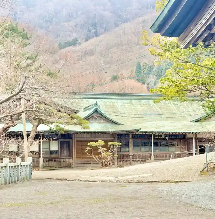 函館八幡宮の{uncategorized: "未分類", other: "その他", undefined: "問題あり", building: "その他建物", grave: "お墓", sacred_gate: "鳥居", guardian: "狛犬", statue: "像", buddha: "仏像", history: "歴史", nature: "自然", garden: "庭園", animal: "動物", pagoda: "塔", temizu: "手水舎", mountain_gate: "山門・神門", sanctuary: "本殿・本堂", subordinate: "末社・摂社", art: "芸術", scenery: "景色", jizo: "地蔵", ema: "絵馬", goshuin: "御朱印", omikuji: "おみくじ", items: "授与品その他", amulet: "お守り", goshuincho: "御朱印帳", eats: "食事", festival: "お祭り", votive_dance: "神楽", shichigosan: "七五三参", wedding: "結婚式", experience: "体験その他", initially: "初詣", around: "周辺", anti_infection: "感染症対策"}