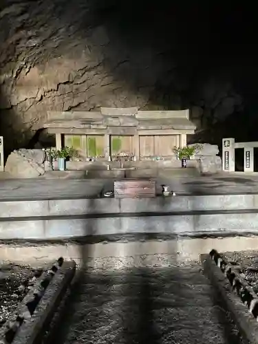 御厨人窟・神明窟(高知県)