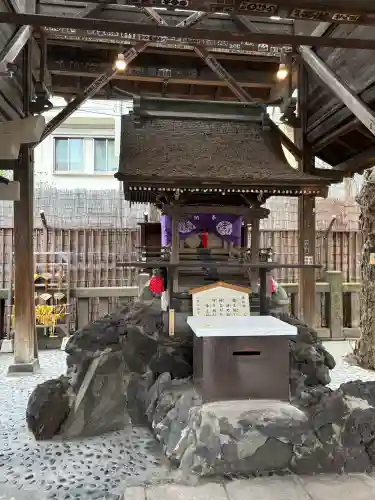 被官稲荷神社の{uncategorized: "未分類", other: "その他", undefined: "問題あり", building: "その他建物", grave: "お墓", sacred_gate: "鳥居", guardian: "狛犬", statue: "像", buddha: "仏像", history: "歴史", nature: "自然", garden: "庭園", animal: "動物", pagoda: "塔", temizu: "手水舎", mountain_gate: "山門・神門", sanctuary: "本殿・本堂", subordinate: "末社・摂社", art: "芸術", scenery: "景色", jizo: "地蔵", ema: "絵馬", goshuin: "御朱印", omikuji: "おみくじ", items: "授与品その他", amulet: "お守り", goshuincho: "御朱印帳", eats: "食事", festival: "お祭り", votive_dance: "神楽", shichigosan: "七五三参", wedding: "結婚式", experience: "体験その他", initially: "初詣", around: "周辺", anti_infection: "感染症対策"}