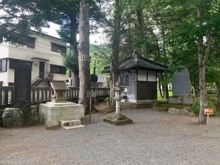 淺間神社(忍野八海)の末社・摂社