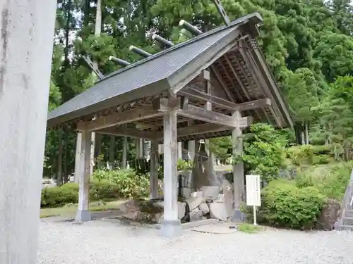八海山尊神社の手水舎