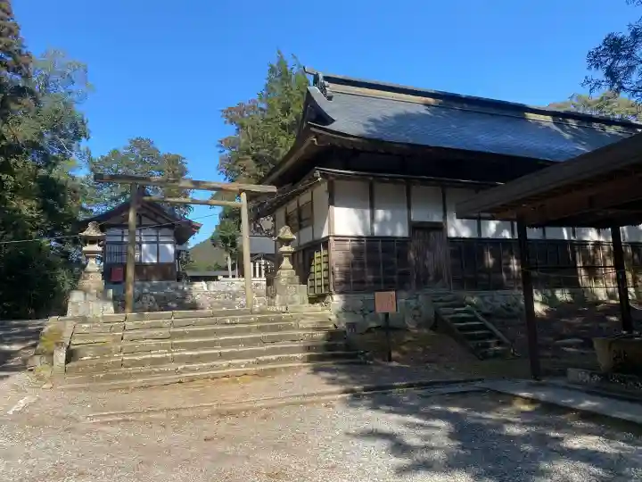 豊受大神社の{uncategorized: "未分類", other: "その他", undefined: "問題あり", building: "その他建物", grave: "お墓", sacred_gate: "鳥居", guardian: "狛犬", statue: "像", buddha: "仏像", history: "歴史", nature: "自然", garden: "庭園", animal: "動物", pagoda: "塔", temizu: "手水舎", mountain_gate: "山門・神門", sanctuary: "本殿・本堂", subordinate: "末社・摂社", art: "芸術", scenery: "景色", jizo: "地蔵", ema: "絵馬", goshuin: "御朱印", omikuji: "おみくじ", items: "授与品その他", amulet: "お守り", goshuincho: "御朱印帳", eats: "食事", festival: "お祭り", votive_dance: "神楽", shichigosan: "七五三参", wedding: "結婚式", experience: "体験その他", initially: "初詣", around: "周辺", anti_infection: "感染症対策"}