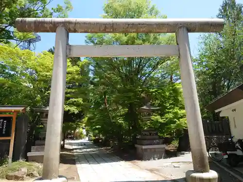 四柱神社の鳥居