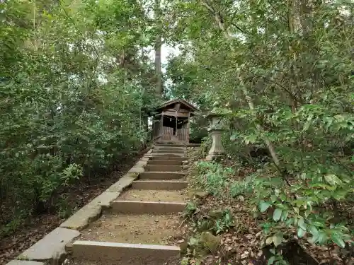 與能神社の{uncategorized: "未分類", other: "その他", undefined: "問題あり", building: "その他建物", grave: "お墓", sacred_gate: "鳥居", guardian: "狛犬", statue: "像", buddha: "仏像", history: "歴史", nature: "自然", garden: "庭園", animal: "動物", pagoda: "塔", temizu: "手水舎", mountain_gate: "山門・神門", sanctuary: "本殿・本堂", subordinate: "末社・摂社", art: "芸術", scenery: "景色", jizo: "地蔵", ema: "絵馬", goshuin: "御朱印", omikuji: "おみくじ", items: "授与品その他", amulet: "お守り", goshuincho: "御朱印帳", eats: "食事", festival: "お祭り", votive_dance: "神楽", shichigosan: "七五三参", wedding: "結婚式", experience: "体験その他", initially: "初詣", around: "周辺", anti_infection: "感染症対策"}