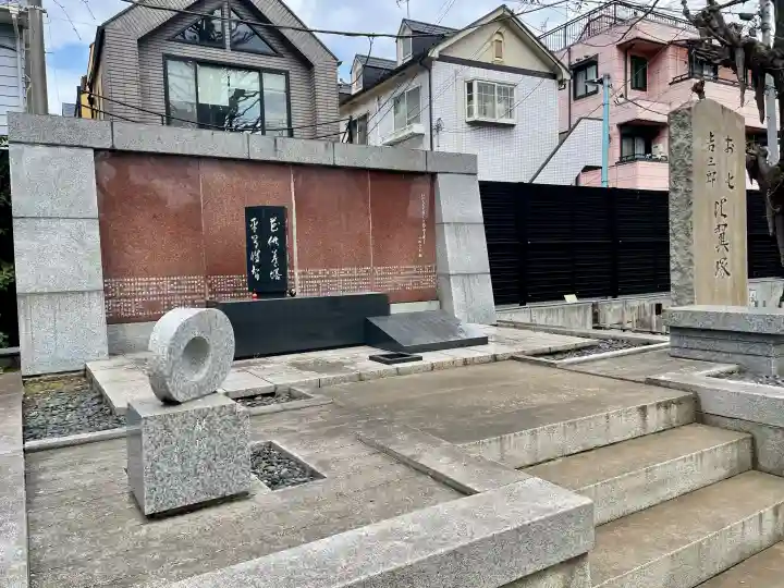 茗荷稲荷神社の{uncategorized: "未分類", other: "その他", undefined: "問題あり", building: "その他建物", grave: "お墓", sacred_gate: "鳥居", guardian: "狛犬", statue: "像", buddha: "仏像", history: "歴史", nature: "自然", garden: "庭園", animal: "動物", pagoda: "塔", temizu: "手水舎", mountain_gate: "山門・神門", sanctuary: "本殿・本堂", subordinate: "末社・摂社", art: "芸術", scenery: "景色", jizo: "地蔵", ema: "絵馬", goshuin: "御朱印", omikuji: "おみくじ", items: "授与品その他", amulet: "お守り", goshuincho: "御朱印帳", eats: "食事", festival: "お祭り", votive_dance: "神楽", shichigosan: "七五三参", wedding: "結婚式", experience: "体験その他", initially: "初詣", around: "周辺", anti_infection: "感染症対策"}