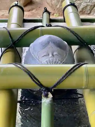 伊豫豆比古命神社の手水舎