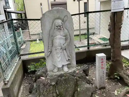 子神社の像