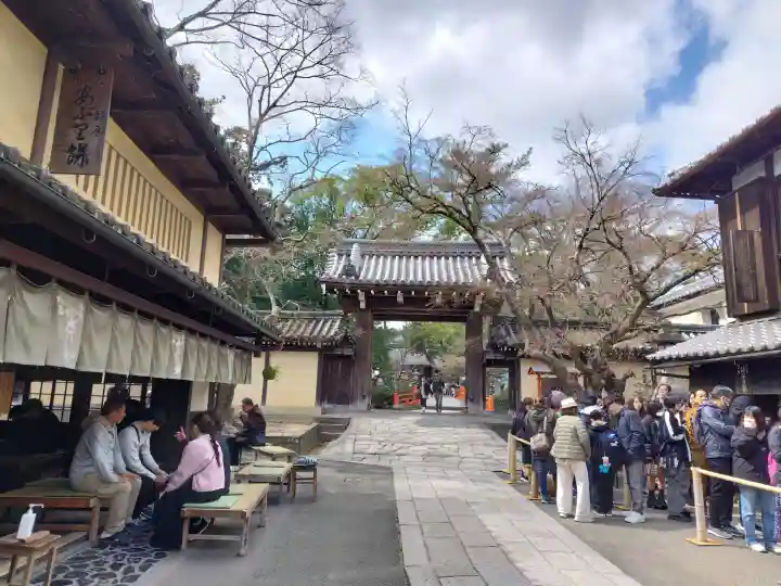今宮神社の{uncategorized: "未分類", other: "その他", undefined: "問題あり", building: "その他建物", grave: "お墓", sacred_gate: "鳥居", guardian: "狛犬", statue: "像", buddha: "仏像", history: "歴史", nature: "自然", garden: "庭園", animal: "動物", pagoda: "塔", temizu: "手水舎", mountain_gate: "山門・神門", sanctuary: "本殿・本堂", subordinate: "末社・摂社", art: "芸術", scenery: "景色", jizo: "地蔵", ema: "絵馬", goshuin: "御朱印", omikuji: "おみくじ", items: "授与品その他", amulet: "お守り", goshuincho: "御朱印帳", eats: "食事", festival: "お祭り", votive_dance: "神楽", shichigosan: "七五三参", wedding: "結婚式", experience: "体験その他", initially: "初詣", around: "周辺", anti_infection: "感染症対策"}