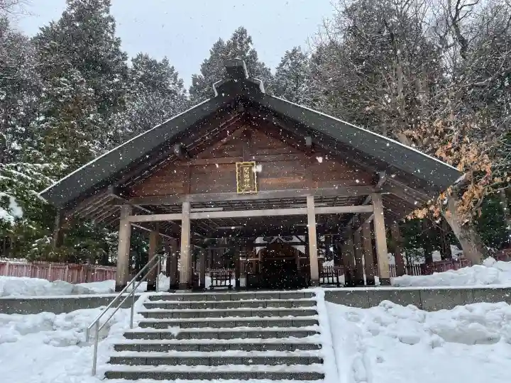 開拓神社の{uncategorized: "未分類", other: "その他", undefined: "問題あり", building: "その他建物", grave: "お墓", sacred_gate: "鳥居", guardian: "狛犬", statue: "像", buddha: "仏像", history: "歴史", nature: "自然", garden: "庭園", animal: "動物", pagoda: "塔", temizu: "手水舎", mountain_gate: "山門・神門", sanctuary: "本殿・本堂", subordinate: "末社・摂社", art: "芸術", scenery: "景色", jizo: "地蔵", ema: "絵馬", goshuin: "御朱印", omikuji: "おみくじ", items: "授与品その他", amulet: "お守り", goshuincho: "御朱印帳", eats: "食事", festival: "お祭り", votive_dance: "神楽", shichigosan: "七五三参", wedding: "結婚式", experience: "体験その他", initially: "初詣", around: "周辺", anti_infection: "感染症対策"}