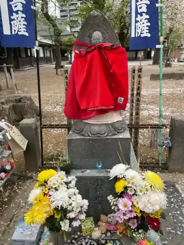 蓮馨寺の{uncategorized: "未分類", other: "その他", undefined: "問題あり", building: "その他建物", grave: "お墓", sacred_gate: "鳥居", guardian: "狛犬", statue: "像", buddha: "仏像", history: "歴史", nature: "自然", garden: "庭園", animal: "動物", pagoda: "塔", temizu: "手水舎", mountain_gate: "山門・神門", sanctuary: "本殿・本堂", subordinate: "末社・摂社", art: "芸術", scenery: "景色", jizo: "地蔵", ema: "絵馬", goshuin: "御朱印", omikuji: "おみくじ", items: "授与品その他", amulet: "お守り", goshuincho: "御朱印帳", eats: "食事", festival: "お祭り", votive_dance: "神楽", shichigosan: "七五三参", wedding: "結婚式", experience: "体験その他", initially: "初詣", around: "周辺", anti_infection: "感染症対策"}